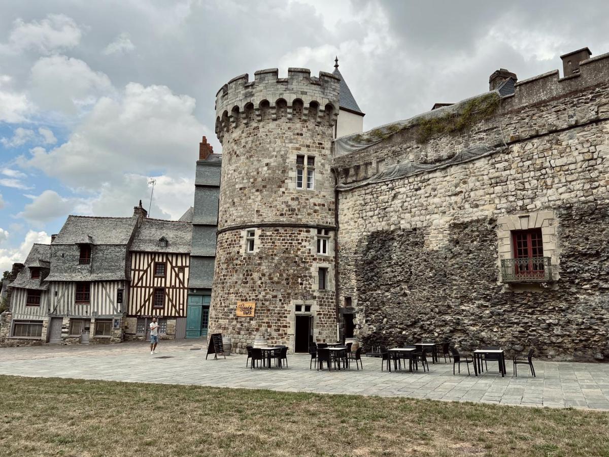 Les Suites De La Tour D'Embas Vitre  Luaran gambar